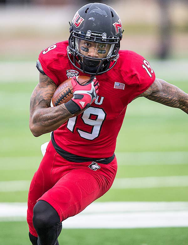 J2Ester's tweet photo. Blessed to receive an offer from Northern Illinois University! π΄βͺοΈ#HuskieNation #TheHardWay https://t.co/rDvmNVlHbR