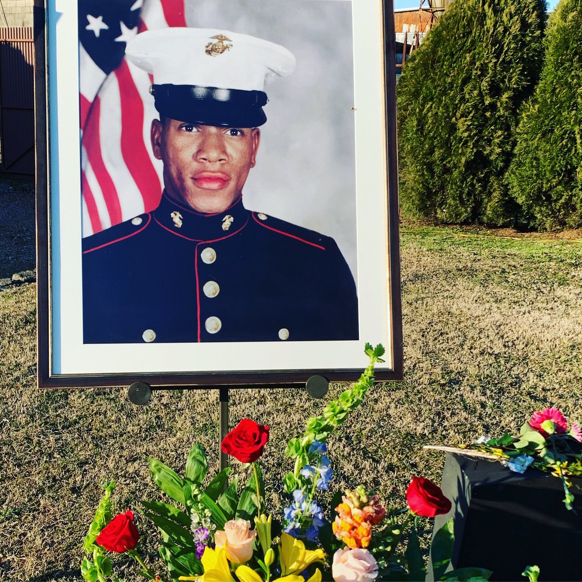 Sandy “the Flower Man” brought smiles to Chattanoogans for decades. Today I declared Feb 14, 2019, as “Sandy Bell Day” in #CHA