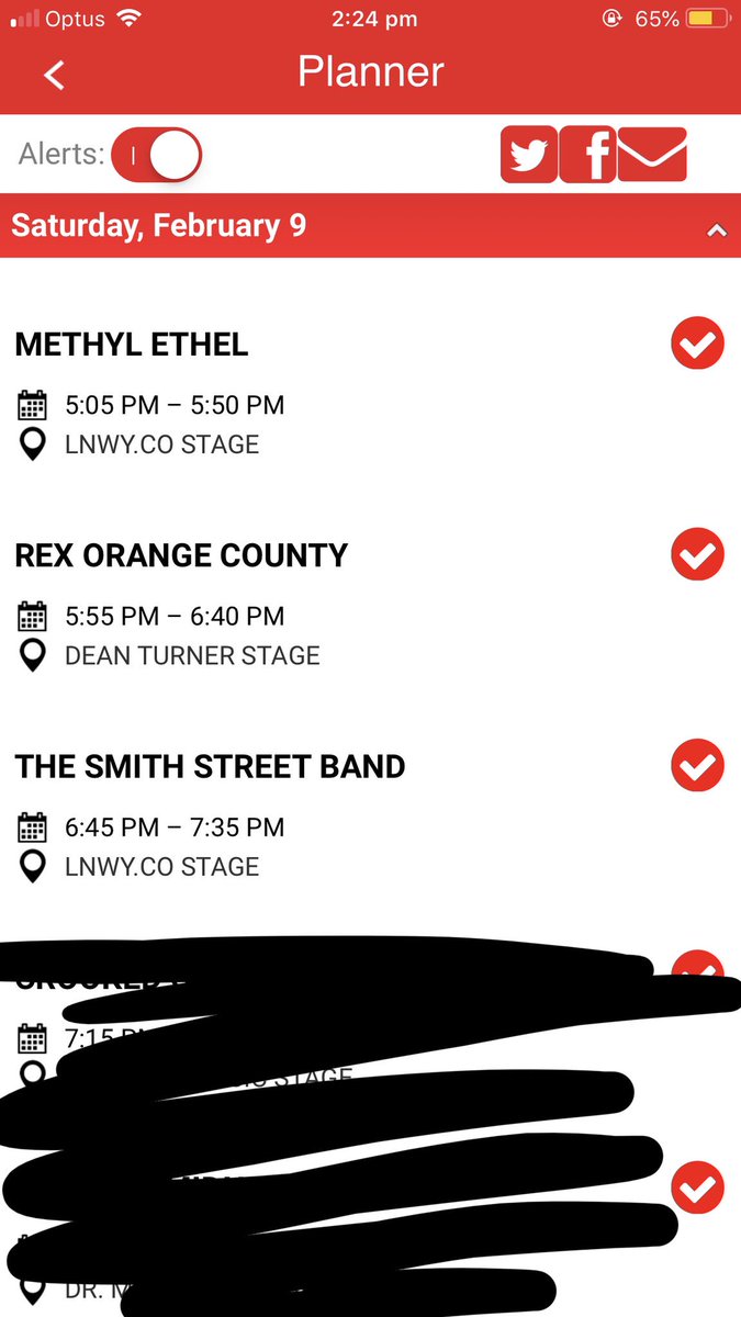mp3ebony's tweet photo. @lanewayfest are you seriously going to make me sprint between stages 😩😩😩 https://t.co/uxJl7lOWqm