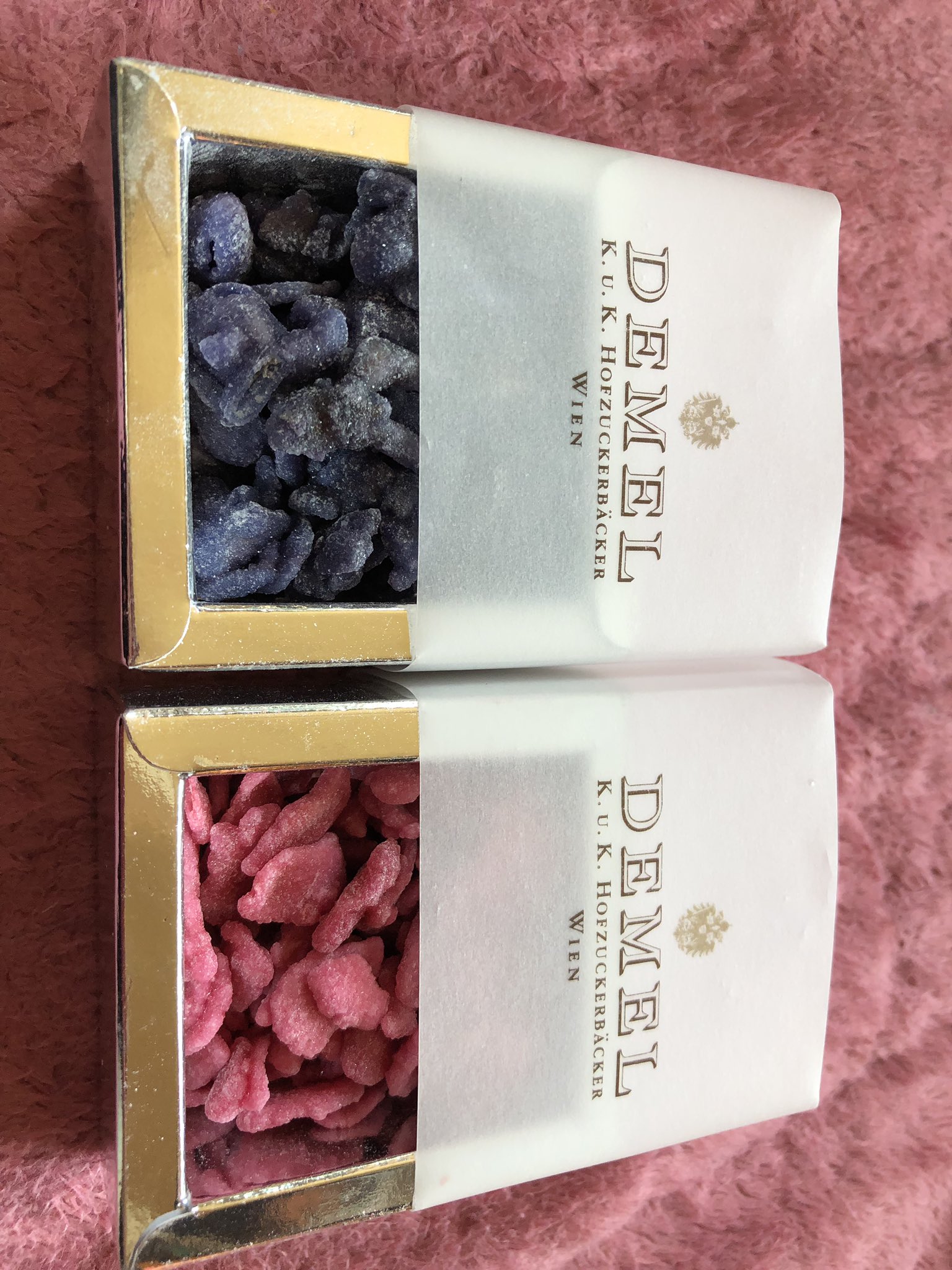 Rukia ノアたん 公認心理師 スミレの花の砂糖漬け Amazonで届いたのを開けた １つ約5000円２つで約円 日本のデメルなら2500円台 でもこのかほりは素晴らしい 思わず本店から個人輸入 １つ送料込みで00円 でも悔いはないなー お口のアロマ スミレの