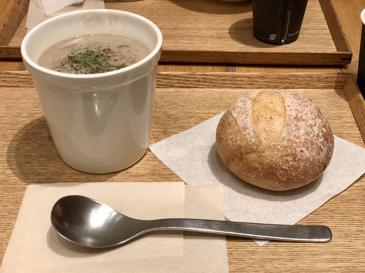 ramu04868291's tweet photo. 🍀おはようございます🍀
昨日は 上の娘とのデート日❤️
食事を楽しんだり お店巡りしたり… またまた 🎦ボヘミアンラプソディー🎦を観たり💕 そのまま 上の娘の娘の家に お泊まりさせていただきました(๑>◡<๑)
#スープストックトーキョー
#cafeDUKE
#MUJI https://t.co/s6bWOKkWU2