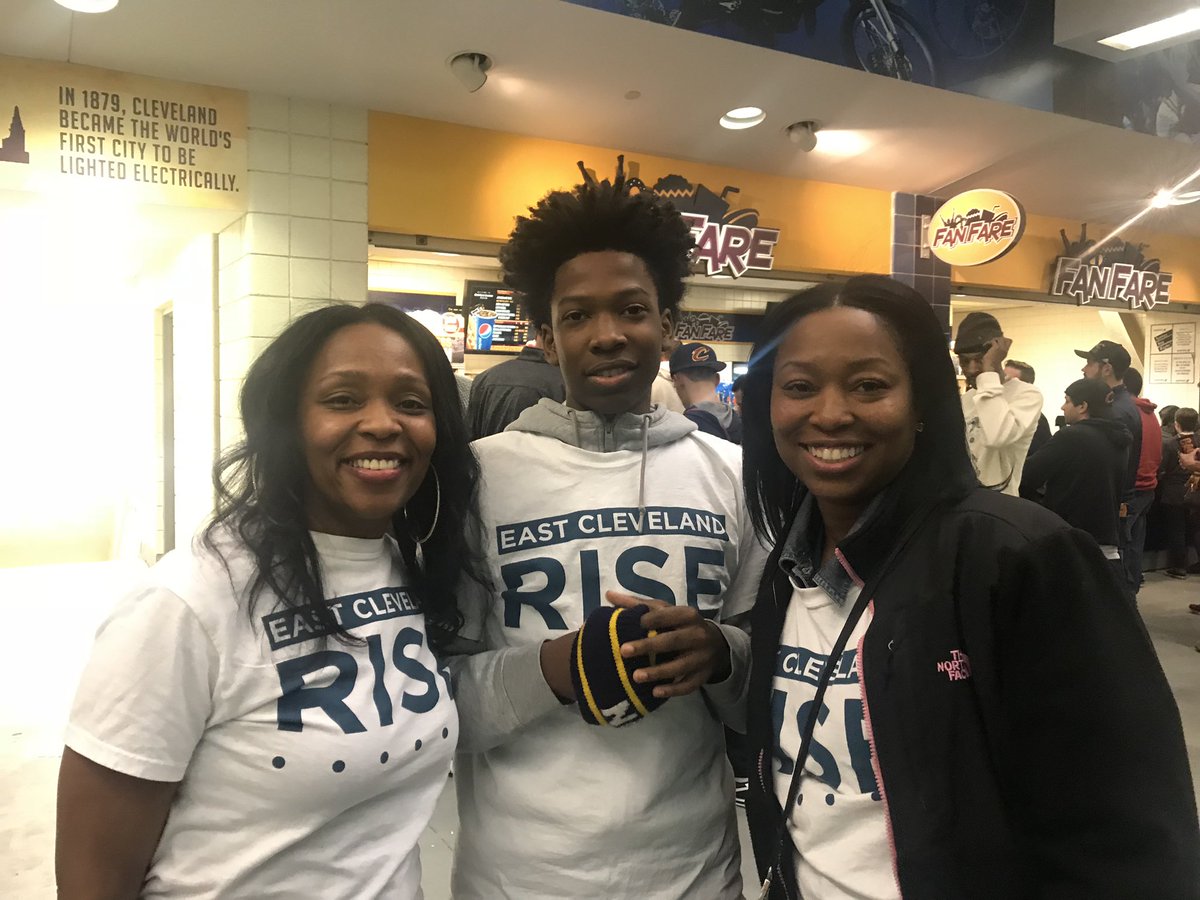 ec_rise's tweet photo. Working hard and playing hard! We had so much fun tonight at the #cavs game! π Thank you to the 200 volunteers who came out. Stay tuned for what we have coming soon! πͺπΎ #ecrise https://t.co/KshkLnnoiI