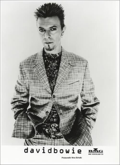 bowieww's tweet photo. On this day, 22 years ago, David Bowie released his Earthling album in 1997 https://t.co/Ch8in0qlvD