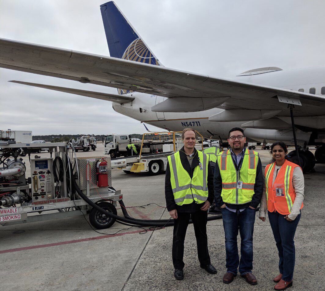 Fuel #automation made possible by the United IT team #ITinnovation #DigitalTransformation Thank you for coming out to support the paperless launch 🚀 in IAH! 

#UAeFueling @weareunited #beingunited #collaborationwins #reducecarbonfootprint 💙@UAKirkORD @jinsolllee @Donjo34
