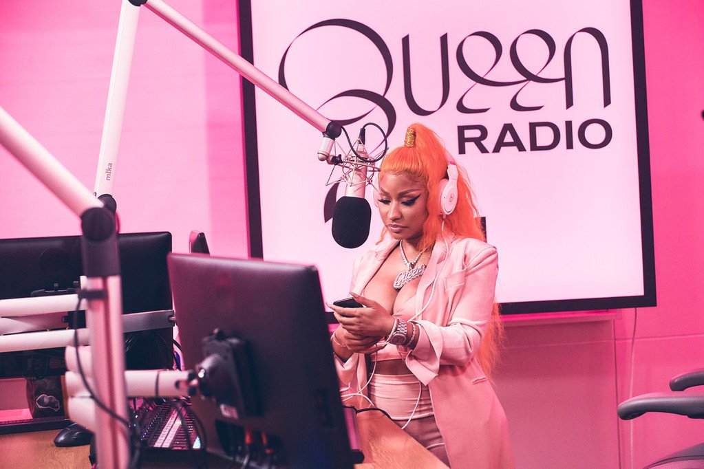 AppleMusic's tweet photo. .@NICKIMINAJ's #QueenRadio is happening right now on @Beats1. 👑
Listen here: https://t.co/ZUoUi6nTyd https://t.co/KkuB5zMPg2