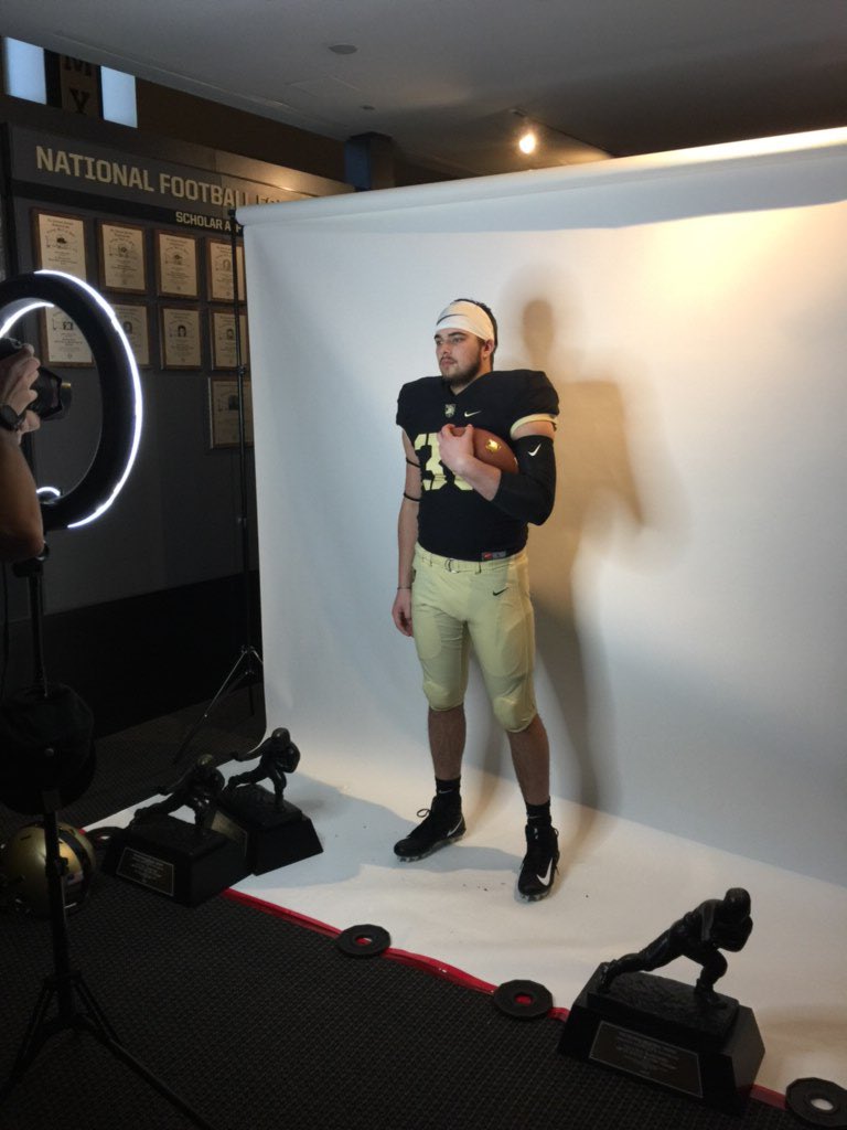 _NoahWest's tweet photo. Thankful for everyone that’s been apart of this process. Thank you @CoachJeffMonken and @CoachKrysl for recruiting me. I am committed to Army West Point. Beat Navy. https://t.co/nj1hwKTXUv