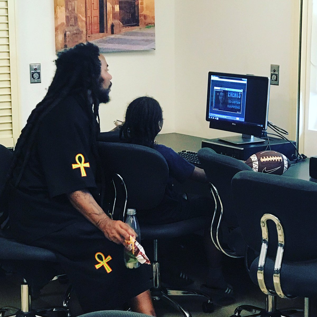 CTechla's tweet photo. It takes a village. https://t.co/ndGPkrsenO