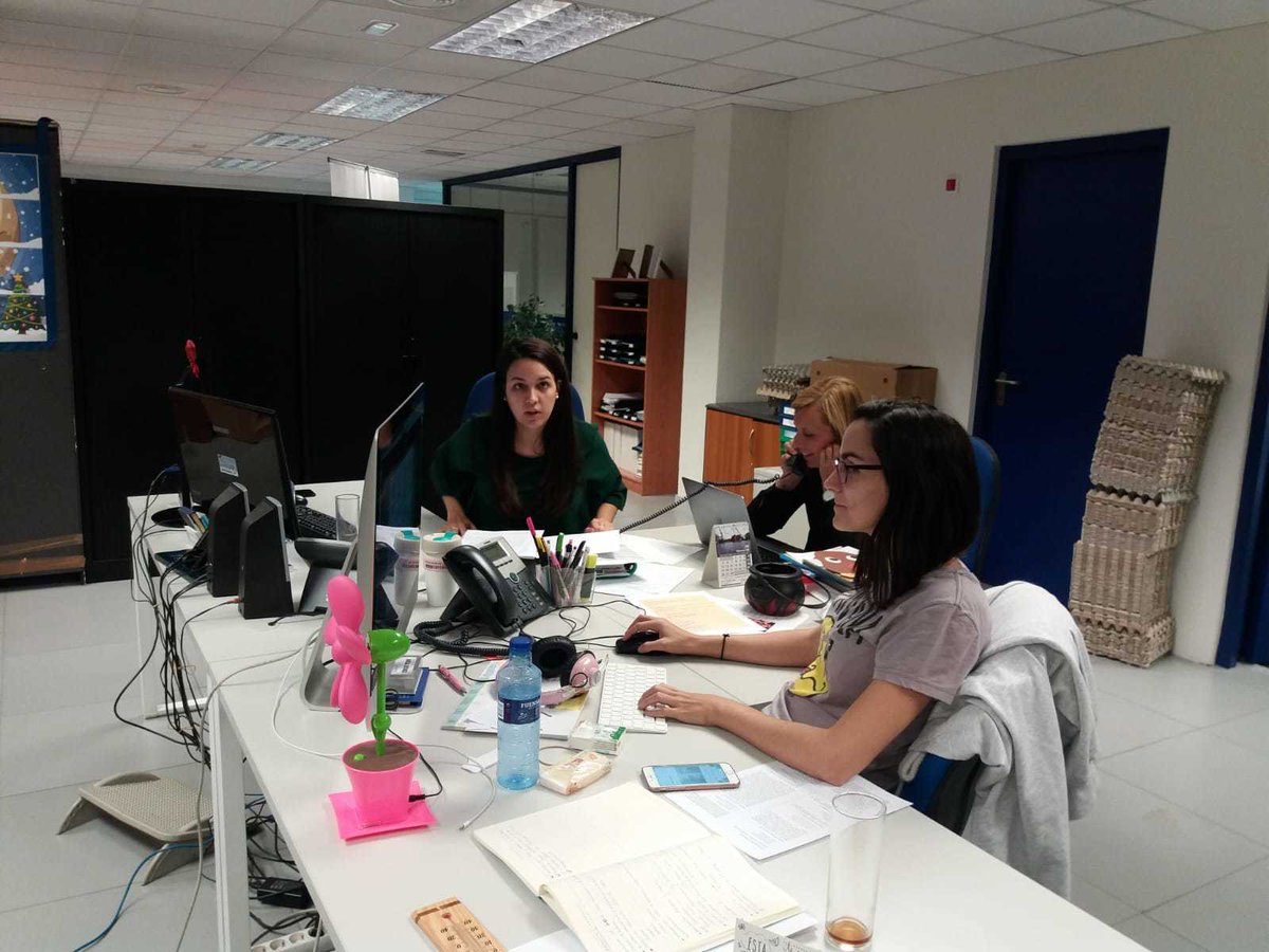 CTOMedicinaES's tweet photo. ¡Aquí seguimos! 💪

Desde hace varias horas todo el grupo CTO está presente para realizas los diferentes exámenes #2MIR19

✅Claustro de Profesores
✅ Equipo de Multimedia
✅ Departamento Comercial y Marketing
✅ Departamento informatico 

#Noche2MIR19 https://t.co/YxrDxtOfAb