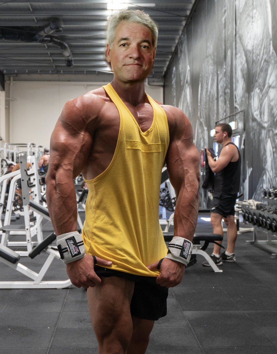 When you’re waiting for a free Bench on international chest day. 
#WhateverItTakes 😂
#Fyre #InternationalChestDay
