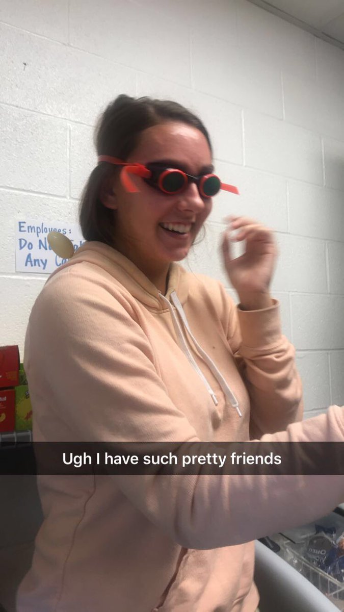 maureenlenhard's tweet photo. Happy BDAYY bestie!! Love u SM can’t wait for more fun mems 🥰❤️have the best day! 🥳🥳 @Anakonrad_ https://t.co/zDdSj7OJ8O