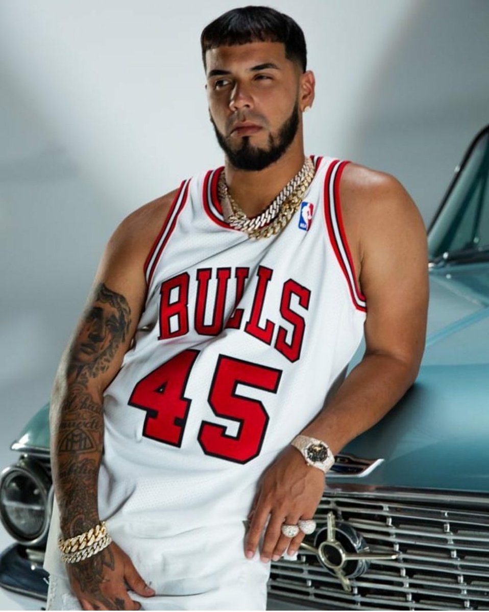 Nameleeess's tweet photo. Anuel viendo que tan mandilón soy jijiji https://t.co/a0fvRpcFoo