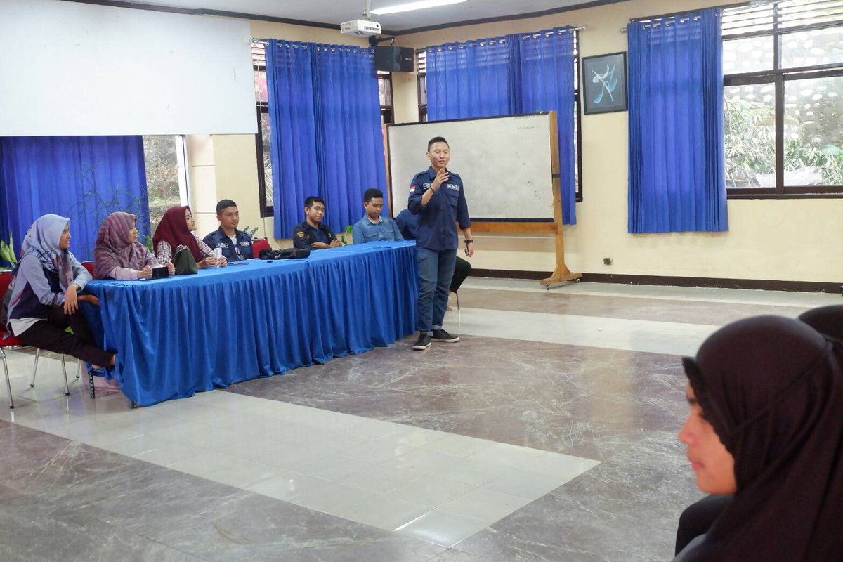 Rabu, 30 Januari 2019. Telah dilaksanakan sosialisasi dari Ikatan Mahasiswa Anging Mammiri Politeknik Keuangan Negara (IMAM PKN STAN) di Perpustakaan Anakkukang. Sosialisasi ini bertujuan untuk mengenalkan IMAM PKN STAN kepada siswa(i) SMA Negeri 5 Gowa.