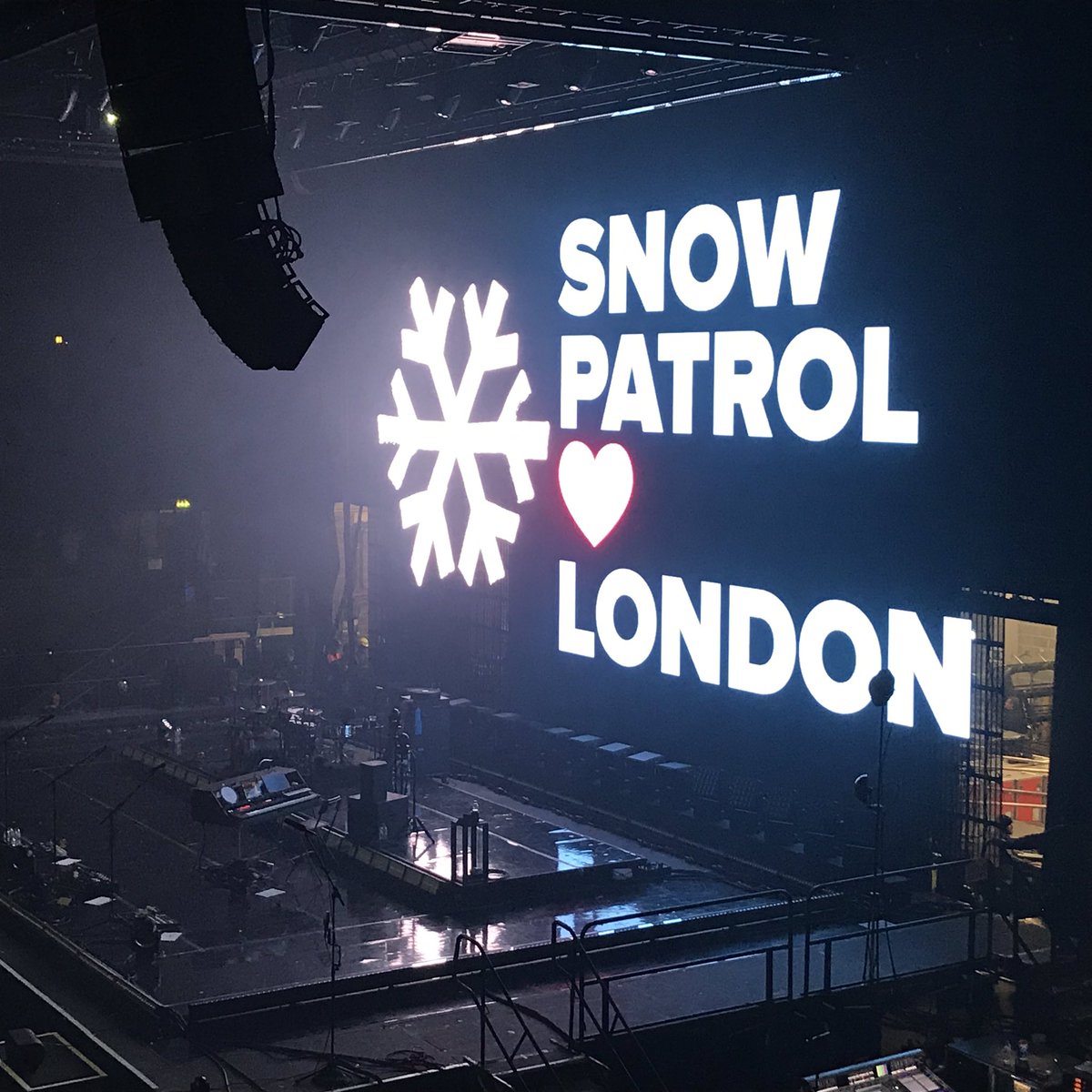And we love you too <a href="/snowpatrol/">Snow Patrol</a> <a href="/garysnowpatrol/">gary lightbody</a> 

Well worth the wait
A stunning show
Light
Energy
And lots of noise!

#wembley