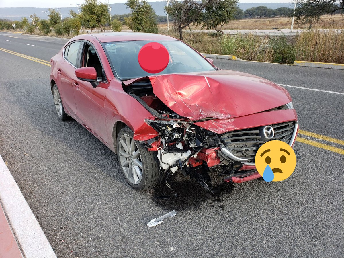 BersoGomez's tweet photo. Ayuda! Tuve un accidente en mi Mazda 3 2018. Un choque de frente y no salieron las bolsas de aire. Quiero meter un reclamo pero en atención a clientes me dicen  que no pueden hacer nada y que proceda como crea conveniente. ¿Qué debo hacer? #Mazda #Querétaro @MazdaOficial https://t.co/1QaN1TuTOO