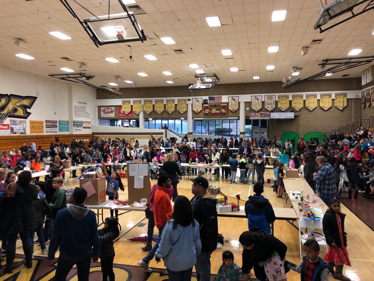 DrTurnerSVUSD's tweet photo. So impressed with the turnout and quality at the SVUSD STEAM Expo- rain doesn’t keep our dedicated Ss, families, Ts, and admin away! Thanks for a great event! #SVInnovates https://t.co/x4CYqekZsz