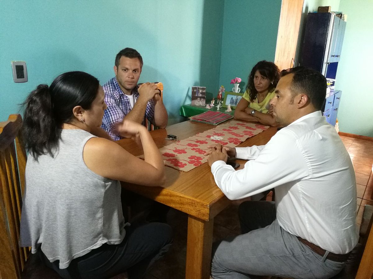 Reunidos en Esquel con vecinos, escuchando diversas problemáticas y llevando soluciones.
#JuntosParaChubut
#ChubutGanaSiEstamosTodos https://t.co/ZW5R3gCqrv