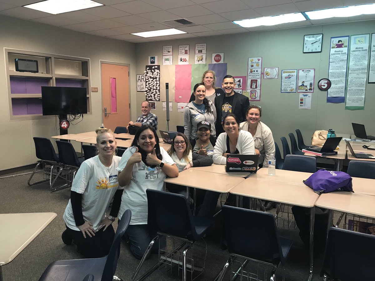 blemus28's tweet photo. Such rich conversations in our Digital interactive notebook session!! Thank you to all that attended and agreed to take a selfie with me hehe #digitalinteractiveNotebooks @CoachellaCUE #techfest19 https://t.co/HLupvn6c7F