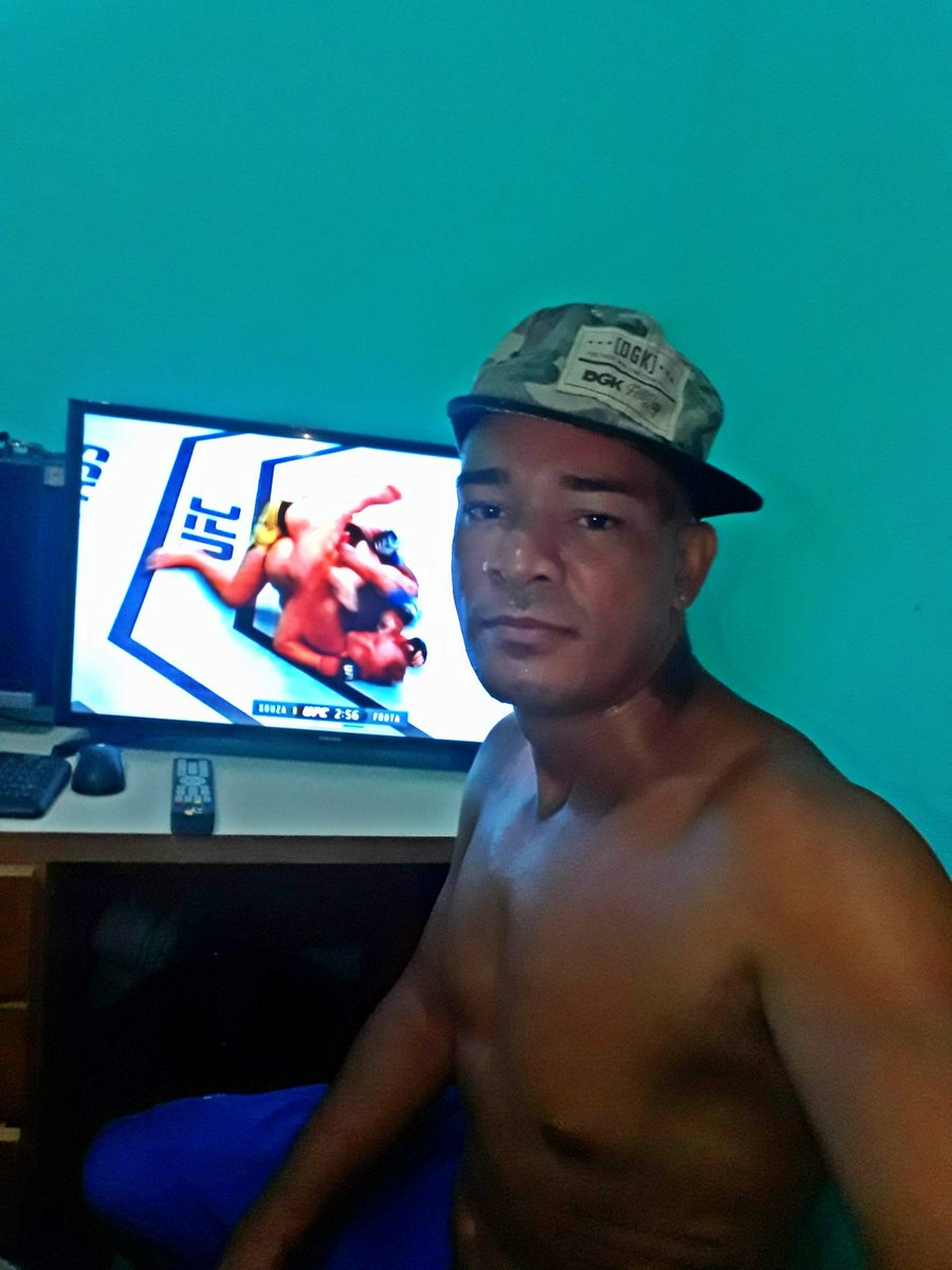 thiagoR2222's tweet photo. #UFCnoCombate CDD combate 👊🏽 https://t.co/RTFYEuyiZW