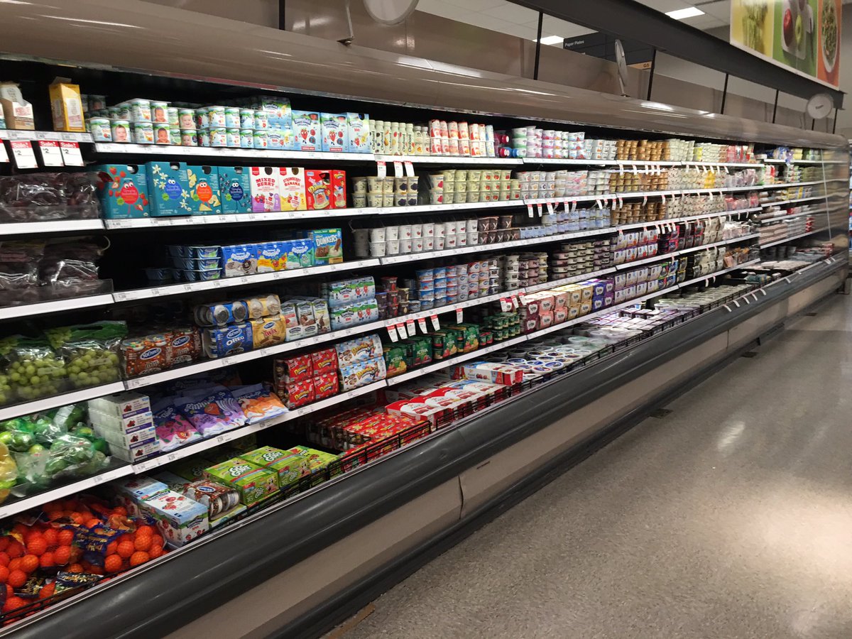 pickford_erika's tweet image. Zoning pfresh for Super Bowl Sunday on this wet Saturday afternoon while greeting guests! #freshnessfirst #Staturdayzoning #guestsfirst #T2270  @831Larry