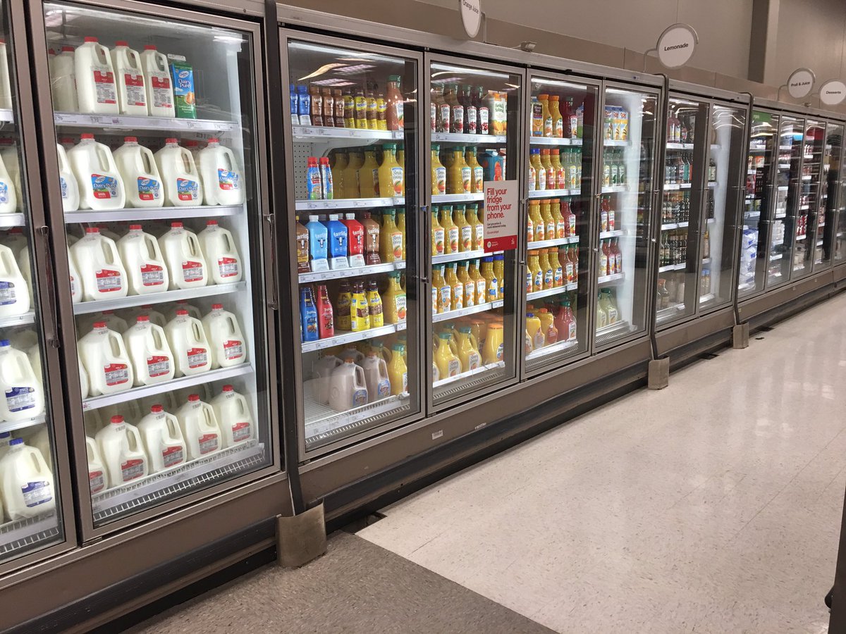 pickford_erika's tweet image. Zoning pfresh for Super Bowl Sunday on this wet Saturday afternoon while greeting guests! #freshnessfirst #Staturdayzoning #guestsfirst #T2270  @831Larry