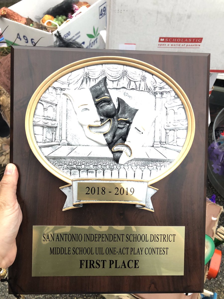DavidNungaray88's tweet photo. Big day for Bonham. First place 🥇 for @SAISD Middle School UIL One-Act and first place 🥇 for our Robocat Robotics team at the qualifier for the championship. Kudos to our students, teachers, and families who make it all happen 🤖🐯❤️🎉👏🏽#MoreThanASchool #SomosFamilia https://t.co/5NgDk5Lmyj