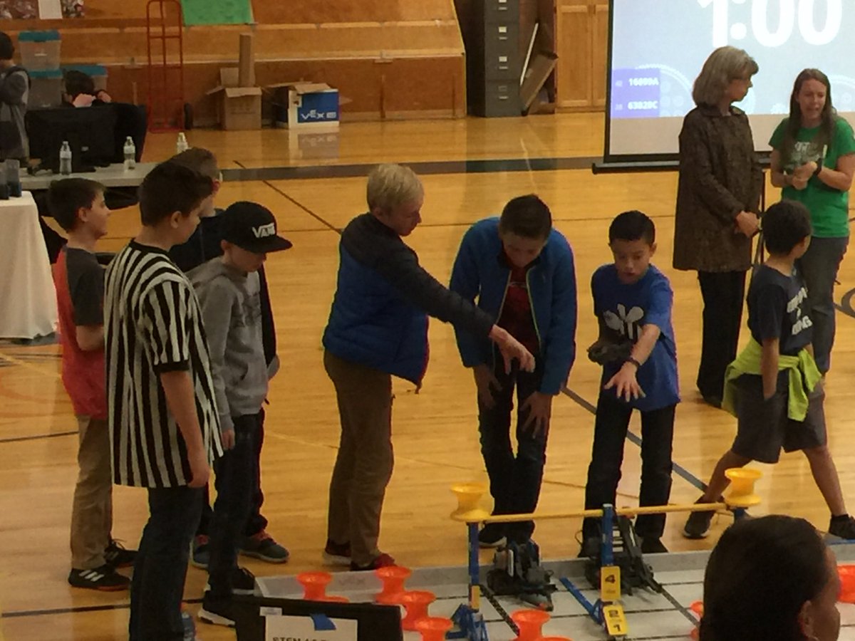 MuirElementary's tweet image. Fun to watch our VEXIQ team compete today!  #TeachInDavis #MuirLionPride