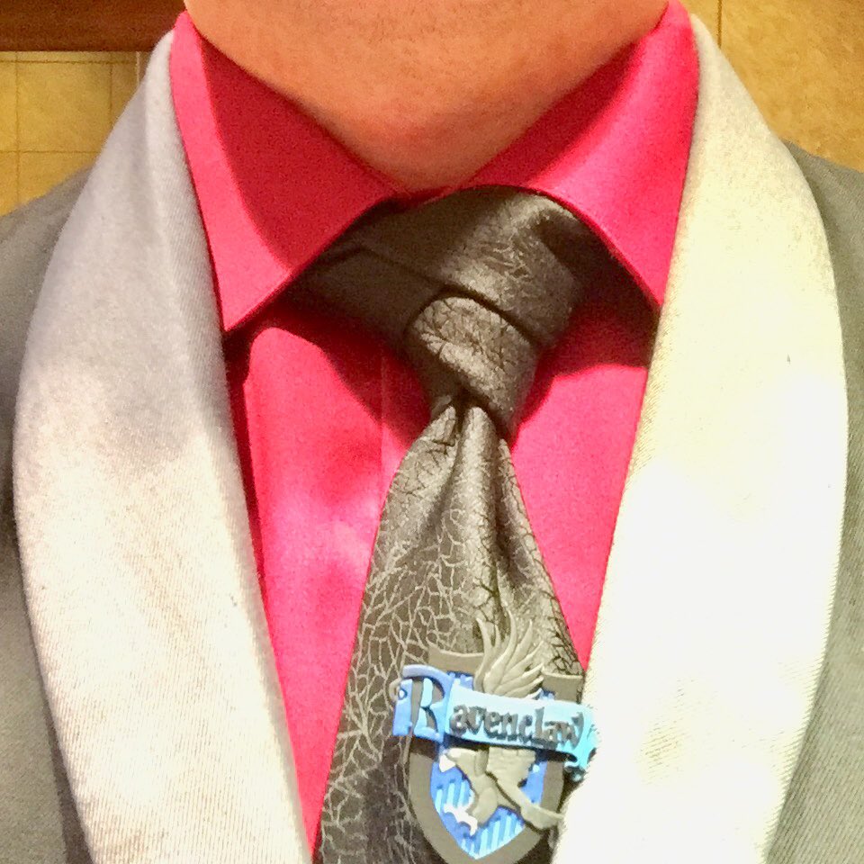 TimothiustheGr8's tweet photo. Channeled my inner @RutyWoot for a red carpet affair for #literaryink the other night and forgot to show off my first attempt at the #eldritchknot https://t.co/ii2kbsIubW