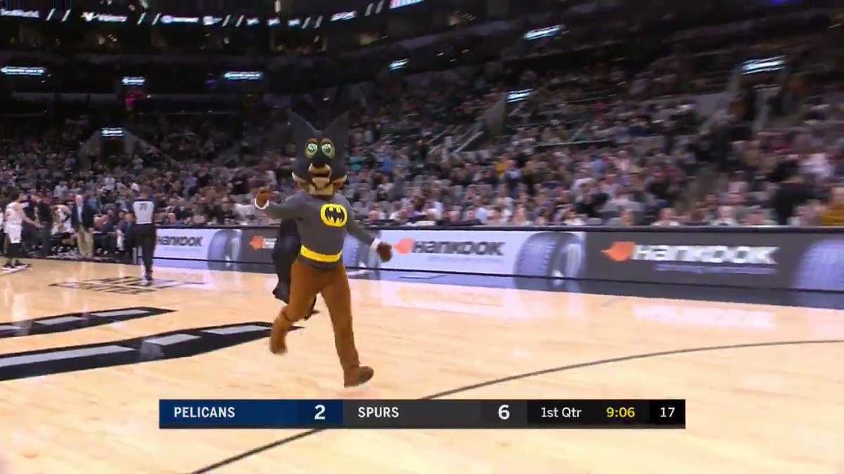 RT @s_helwick: @WorldWideWob .@SpursCoyote can catch bats. If that’s not 10/10 material, then what is?

https://t.co/XZ2AC7aMeH