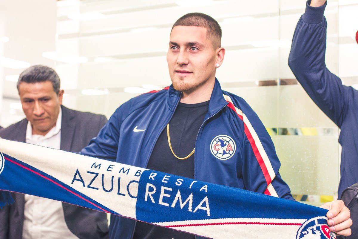 ClubAmerica's tweet photo. 🛬🛬🛬 Nicolás Castillo ya está en México🇲🇽
#NicoEsÁguila 🦅 https://t.co/We4QciiWKJ