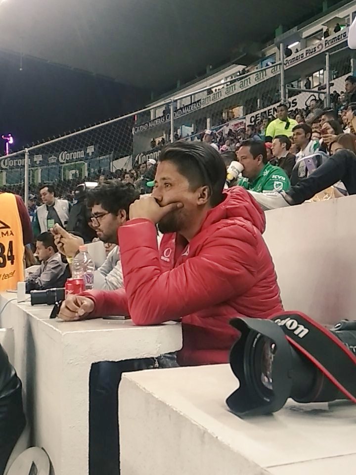 ELTANK's tweet photo. .@Omaroseguera , literal, se le fue el internet en el estadio... Ya se lo imaginan sin barba??? https://t.co/3W3JiJ7O8A