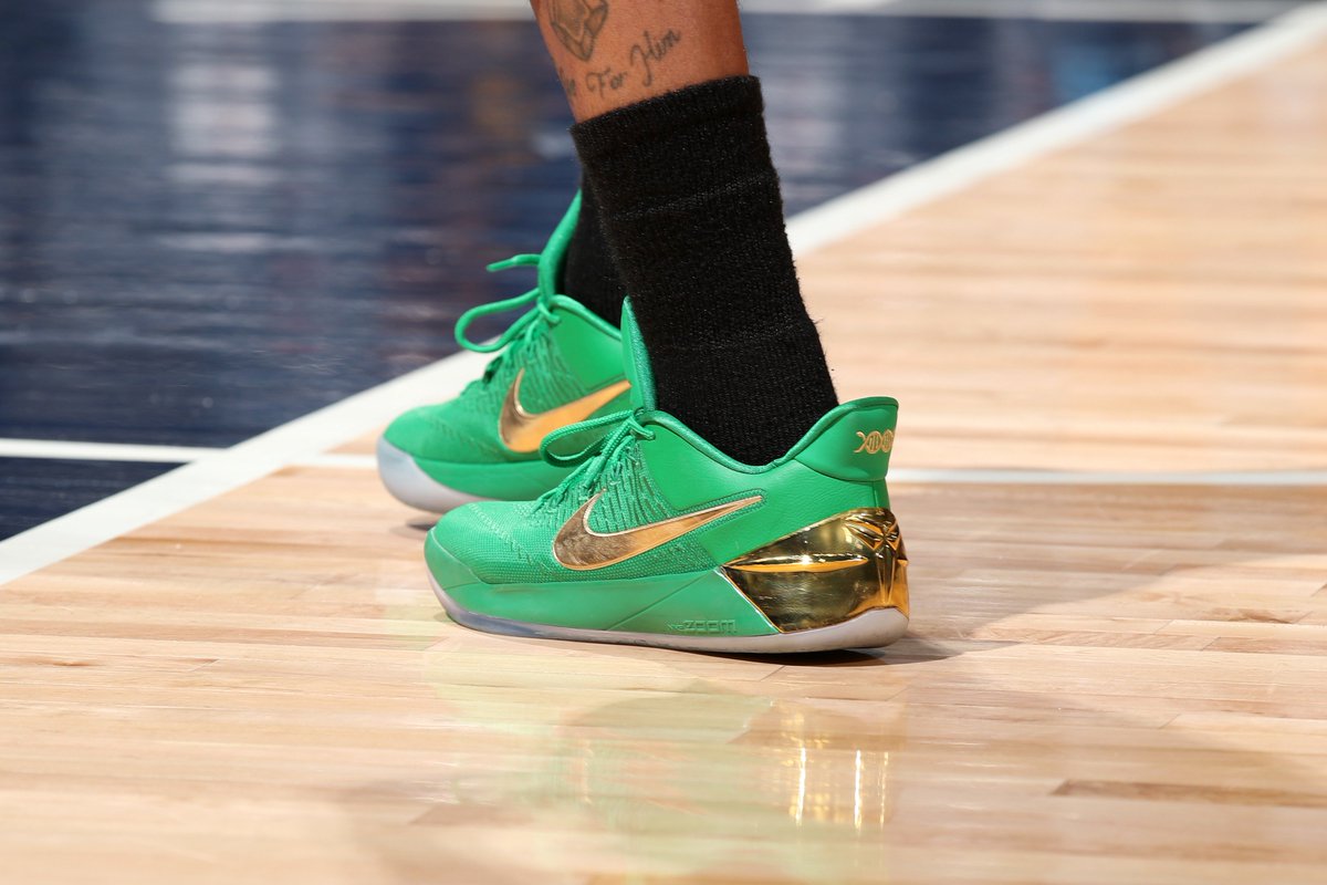 kobe isaiah thomas shoes