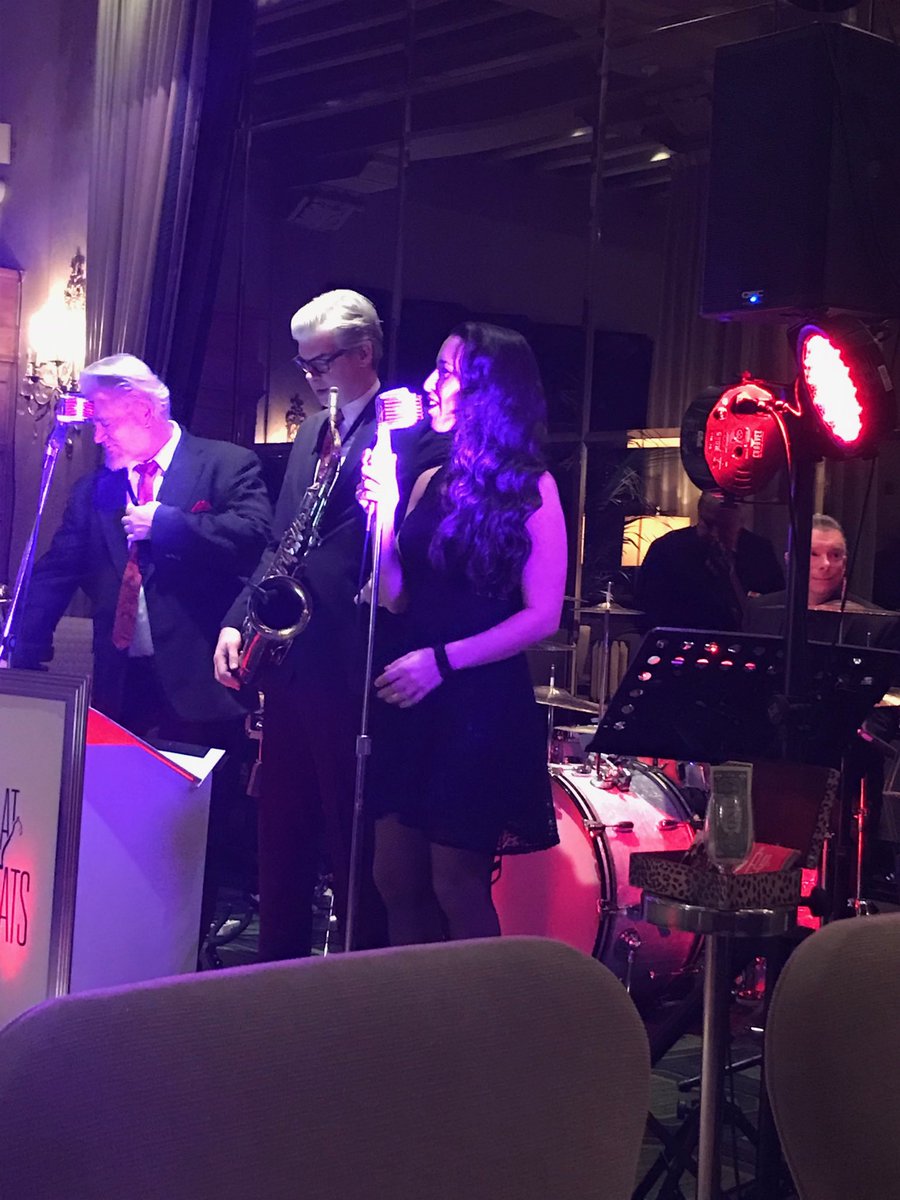 borysd01's tweet photo. Flat cats so far best swing band i have seen in Chicago https://t.co/mqYdKBB1Ix