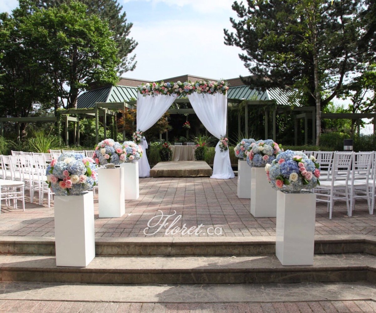 floretflorals's tweet photo. Blue flowers to match the clear blue sky  of this day.
.
.
.
.
#weddingceremony #ceremonyarrangements #toronto #torontowedding #torontoweddings #torontoweddingflorist #torontoflorist #weddingflowers  #flowerstagram #floretflorals #markham #markhamwedding #markhamflorist https://t.co/SUo1iPSREo