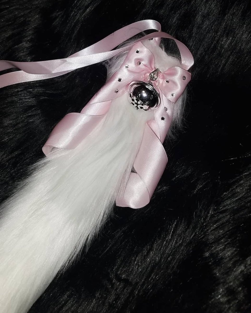 TheSweetMilkSh1's tweet photo. SOLD! Another gorgeous custom kitty. I love doing fancy pieces like this. The crystals and decor are so fun to attach! #therian #theriangear #theriancommunity #furry #furrycommunity #furrygear #customears #customtails #kittentail #fursuit https://t.co/FhTFENeC1z