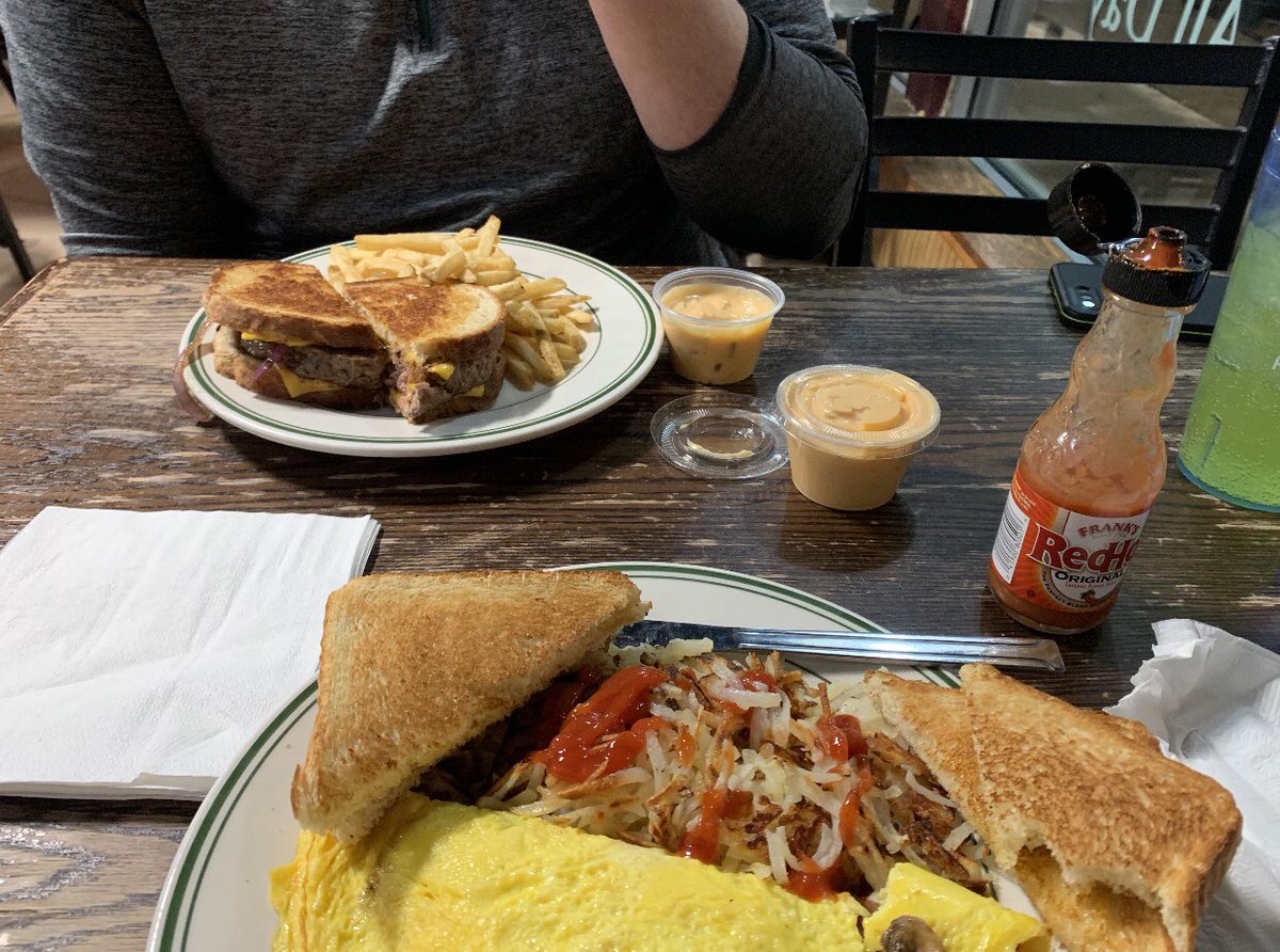 jacobeyonwebb00's tweet photo. Dinner = Union Street Diner @fanglemag #FANGLEsStuffYourFace https://t.co/KVICstivze