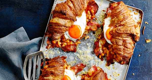 How do you make a #croissant even better? You fill it with bacon, baked beans and eggs of course! Click here to try our #indulgent brunch recipe: buff.ly/2Nju86B