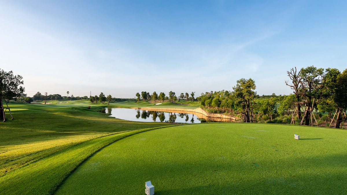 Enjoy a relaxing 9 holes at the Nikanti Golf Club, Nakhon Pathom in #Bangkok where the grass is always green and the views are breathtaking! 🏌: bit.ly/2ztKWDz
⠀⠀⠀ ⠀
#AVDM #AVDMmag #AVDMbangkok #BKK