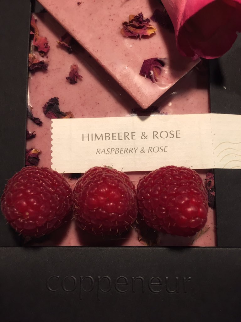 🤗 aus unserer neuen Serie - da ist für Alle etwas dabei 😉 
coppeneur.de/online-shop/cu…
#ingwer #himbeer #rose #schokolademachtglücklich #Coppeneur #cuvee #chocolate #genussmoment #beantobar