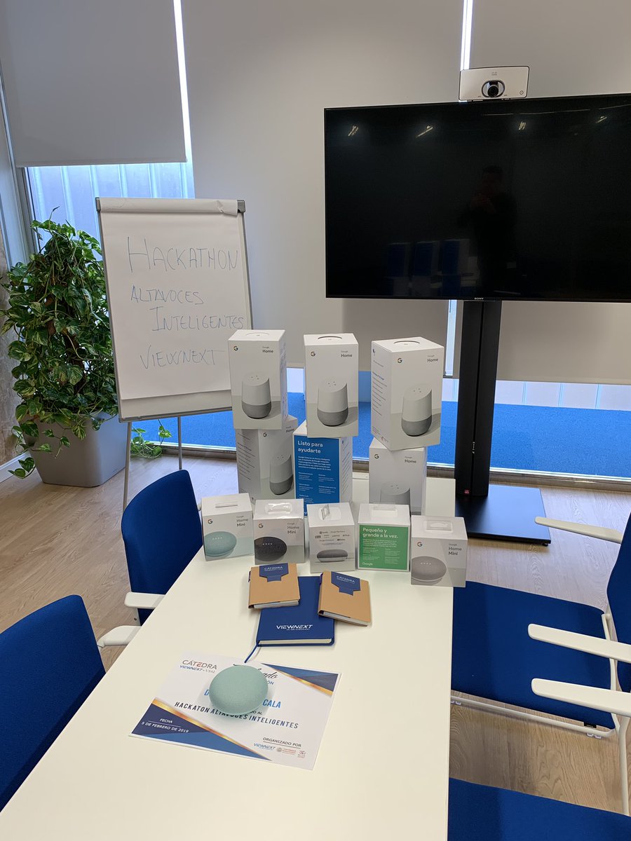 CatedraAgile's tweet image. Todo listo y preparado para el Hackathon de altavoces inteligentes. Gracias a @usal y @viewnext. #viewnext #usal #diversion #competicion