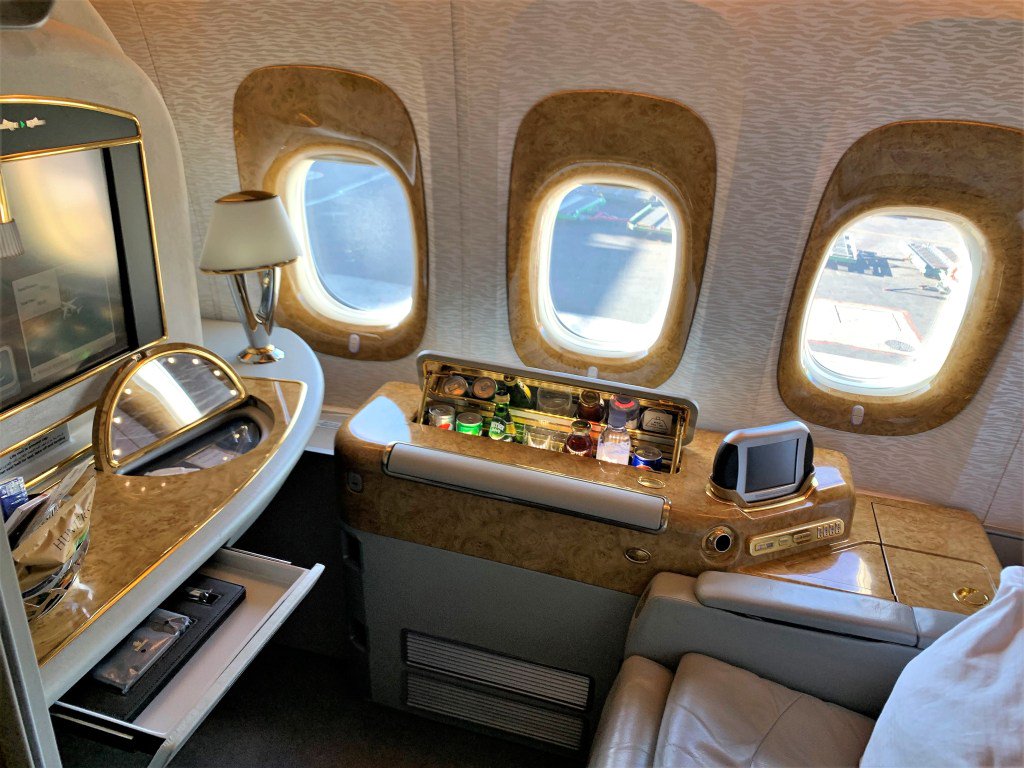 turningleftfor's tweet photo. Emirates B777-300ER First class review https://t.co/STFIJMAQfP https://t.co/GQC5GpRdaj