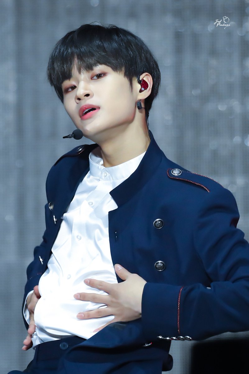 JustPeachwi's tweet photo. 181128 AAA
새해 복 많이 받으세용!
#이대휘 #대휘 #DAEHWI #워너원 https://t.co/TE91cH9RXU