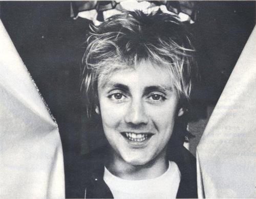 iwnt2breakfree's tweet photo. roger is really out here lookin like he was sent from heaven https://t.co/Lyb4iDWPjN