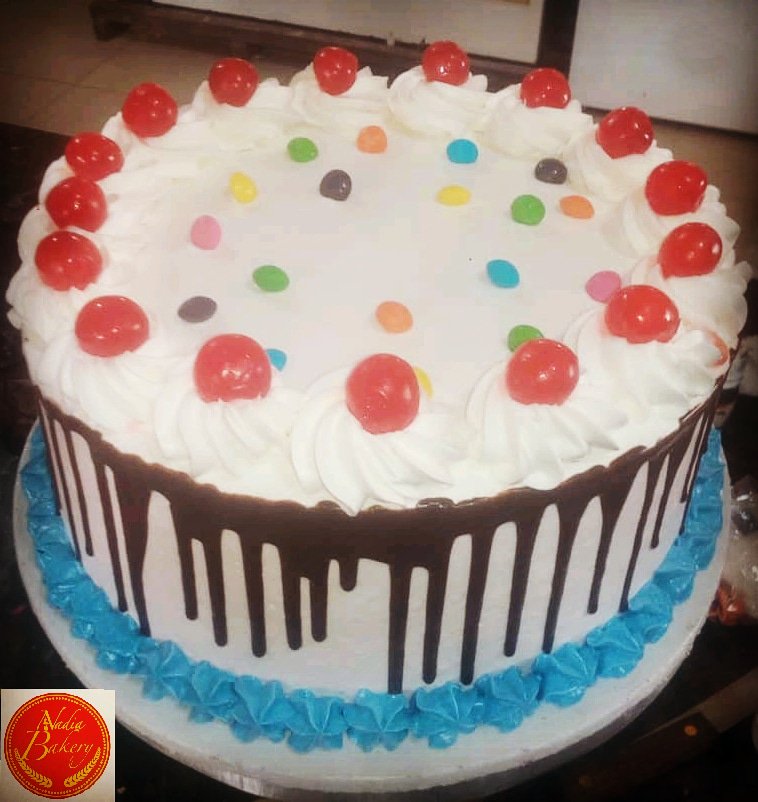 Let this one brighten your Sunday
#HappySunday 😁
#NadiaBakery #Uniben #beninbakers #cakesdesigns #BeninCity #Nigeria #Edo #chocolate #sweet #cake #food #cakesinbenin #yummie #cream #celebration #madeinNigeria #bakers #unilag #kids #pastry #candy #cakes #cakephotography #desserts