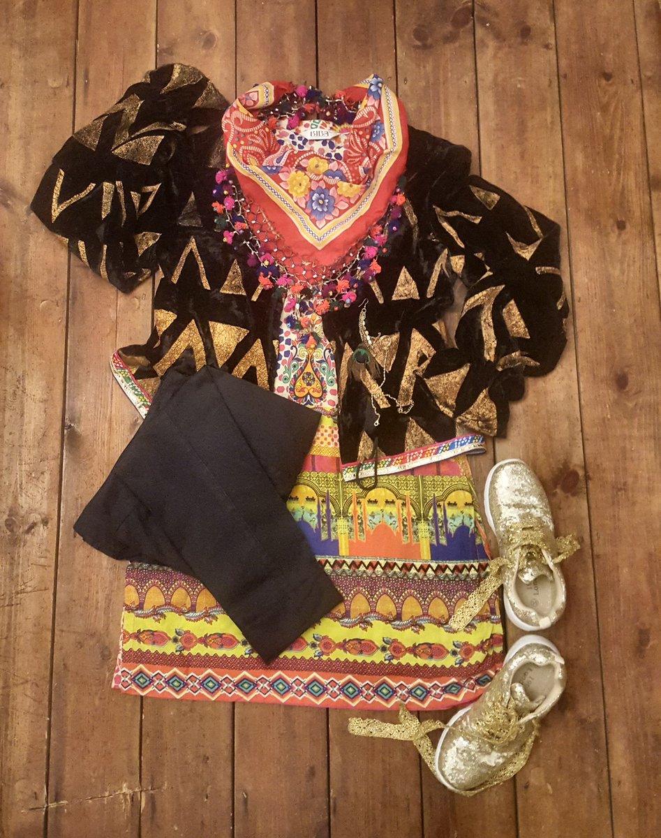 Getting outfit ready for  my 15min of fame (litteraly) on <a href="/islamchanneltv/">Islam Channel TV</a> tomowrrow live at 7pm on 'Living the Life program' <a href="/Virgin/">Virgin</a> channel 383 <a href="/SkyUK/">Sky</a> 727 <a href="/FreeviewTV/">Freeview</a> 344 #Thepersonasofmehraj
Don't know weather to wear Gold trainers or my <a href="/KurtGeiger/">Kurt Geiger</a> #boots 🤔 what do you think?