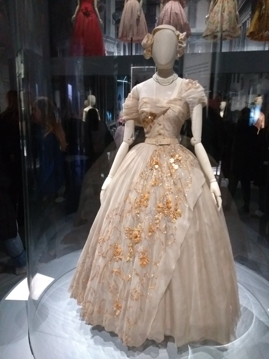 Scarfie Handsfacespace En Twitter The Dress Worn By Princess Margaret For Her 21st Birthday Portrait By Cecil Beaton I Loved The Star Shape Sequins Diordesignerofdreams V And A Https T Co Bnzdwcqapu