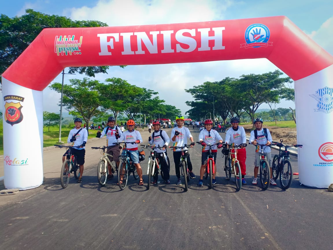 offcial_gbb's tweet photo. Funbike
Santai
Doorprice :D
Itulah aktivitas kami di ahad pagi tady
#akugbb
#gowesbarayabandung
#funbike https://t.co/GpFhEAOnec