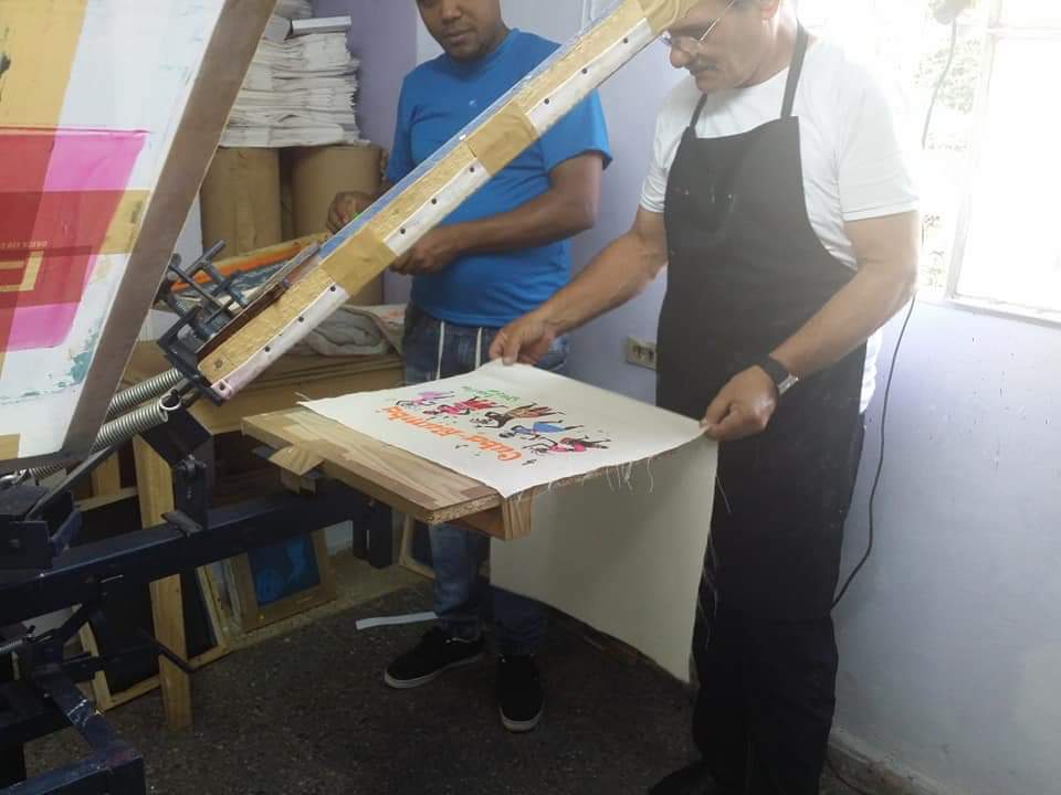 Adorgraf's tweet photo. #Adorgraf #HechoenCuba #HechoaMano #Screenprinting https://t.co/geKBPHpYtZ