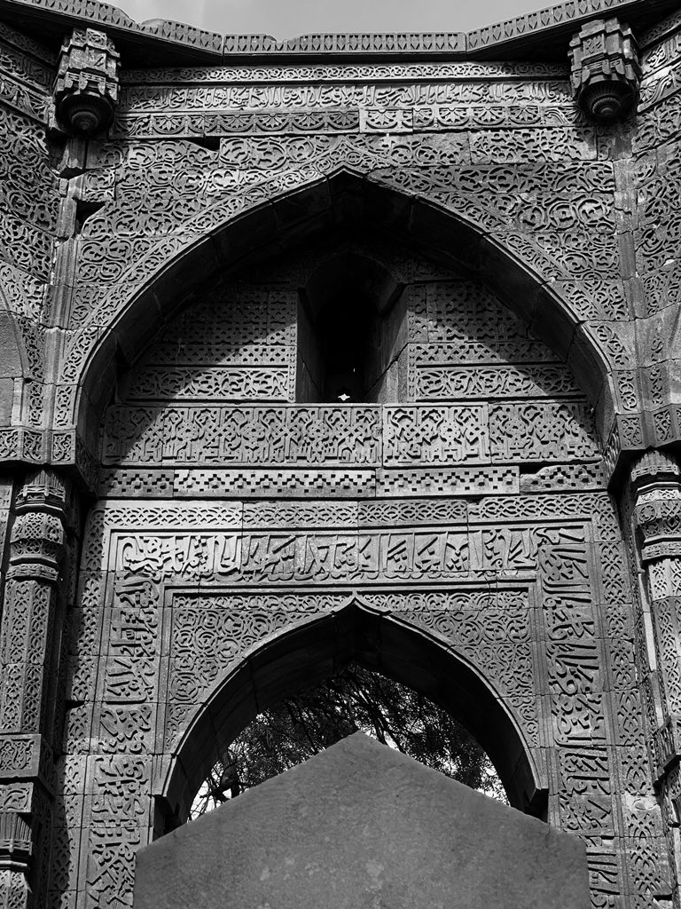 builthistories's tweet photo. Iltutmish Tomb and Alai Minar, Qutb complex, Delhi.
#WorldHeritage #Delhi #QutbComplex https://t.co/bDAy2AJblM