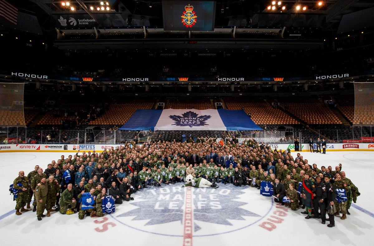 MapleLeafs's tweet image. An honour to meet all these incredible men &amp;amp; women from the @CanadianForces who joined us at tonight's Canadian Armed Forces Appreciation Night.

Thank you for all that you do.