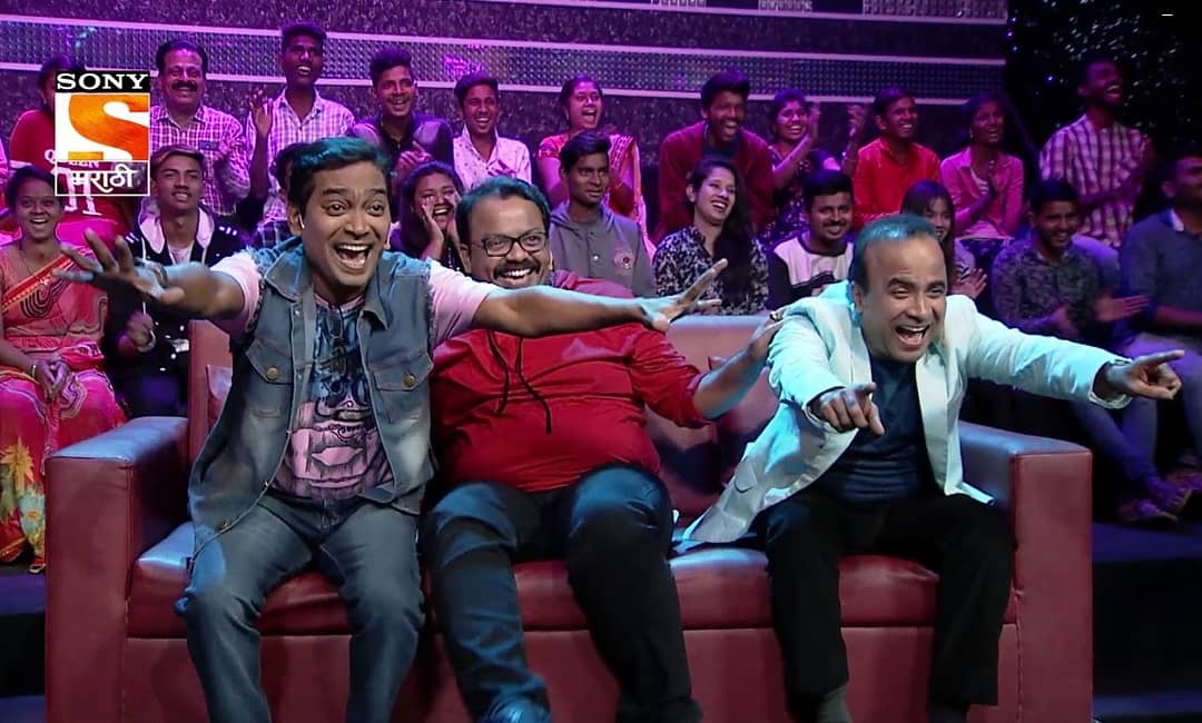 MarathiSanmaan's tweet photo. Exclusive Photos fromSonyMarathi 's #MaharashtrachiHasyaJatra.
Follow: @MarathiSanmaan
#maheshkothare #comedyshow #paddykamble #anshumanvichare #vishakhasubhedar #prithvikkamble #arunkadam #sameerchaugule #prasadkhandekar #hasyajatra #sonytv #thekapilsharmashow #MarathiSanmaan https://t.co/atkbOm6ZYU